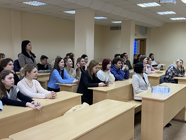 Будущим менеджерам вручили зачетные книжки